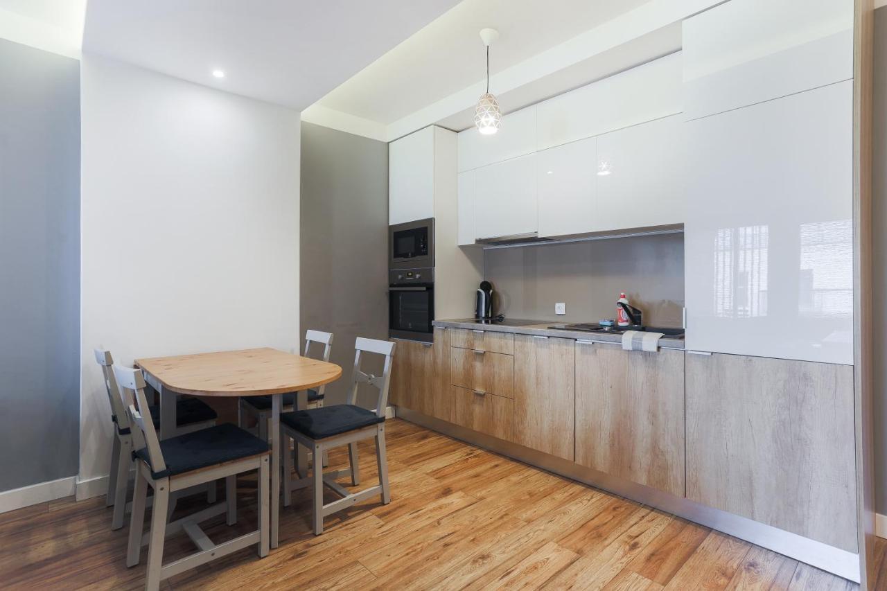 3-Rooms Apartment With Balcony By The Oldtown غدانسك المظهر الخارجي الصورة