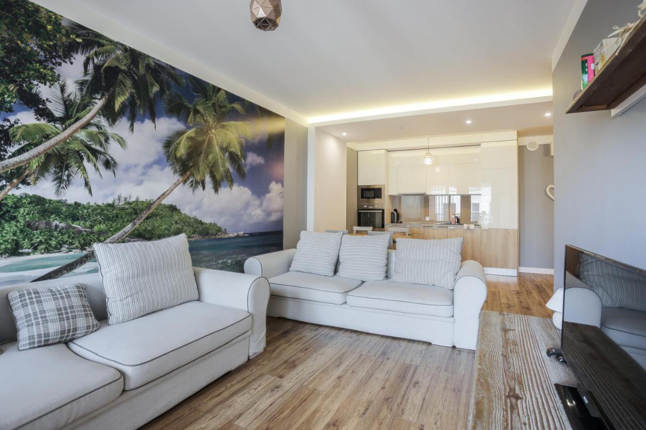 3-Rooms Apartment With Balcony By The Oldtown غدانسك المظهر الخارجي الصورة